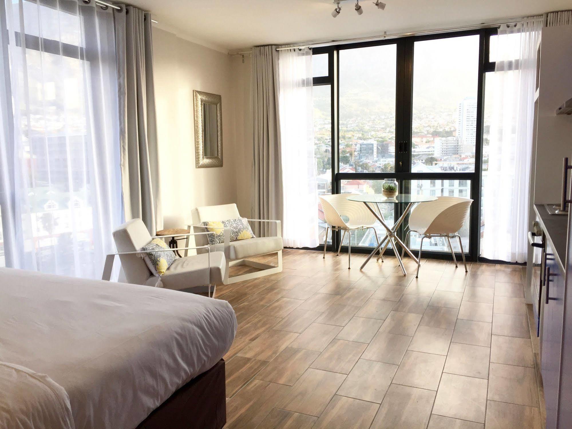 Urban Oasis At The Four Seasons Apartment Кейптаун Екстериор снимка