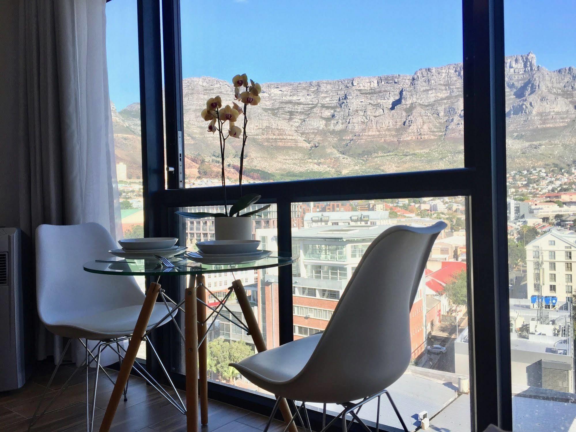 Urban Oasis At The Four Seasons Apartment Кейптаун Екстериор снимка